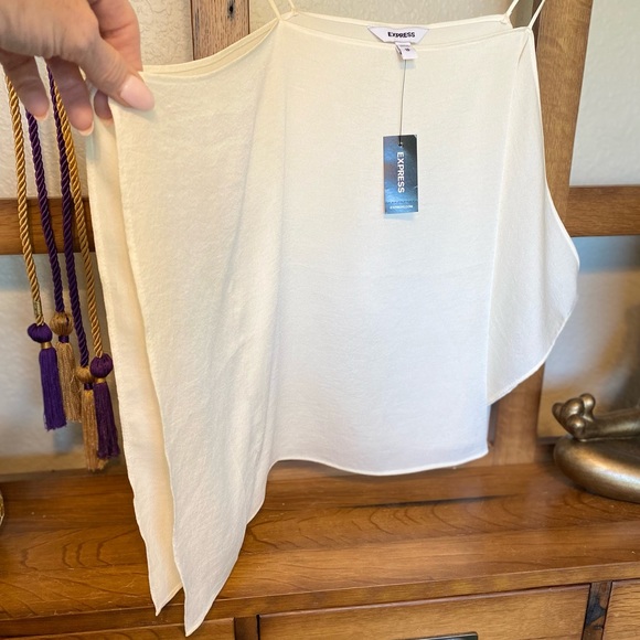 NWT Express Cold Shoulder Flowy Top - Picture 3 of 4